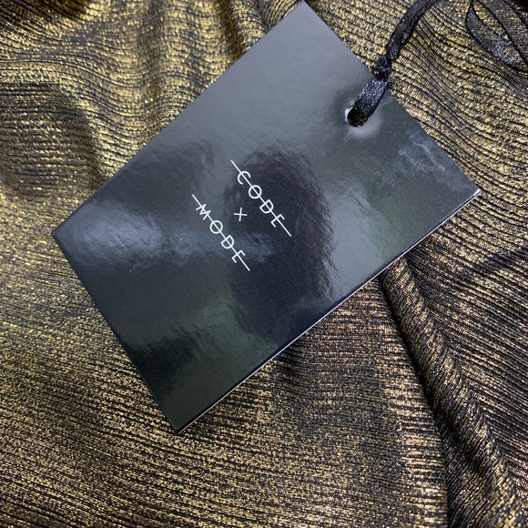 CODE X MODE gold v neck top. LARGE - Picture 5 of 7